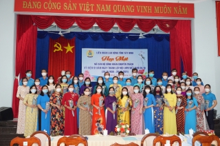 Liên đoàn Lao động tỉnh: Họp mặt nữ cán bộ Công đoàn chuyên trách nhân kỷ niệm Ngày Phụ nữ Việt Nam 20.10