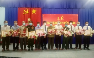Trảng Bàng: Trao Huy hiệu Đảng cho 10 đảng viên tại phường An Tịnh