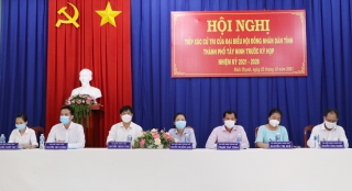 Bí thư Tỉnh uỷ Nguyễn Thành Tâm tiếp xúc cử tri phường Ninh Thạnh.