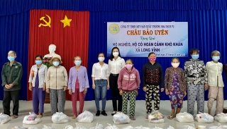 Châu Thành: Trao tặng 300 phần quà cho người nghèo
