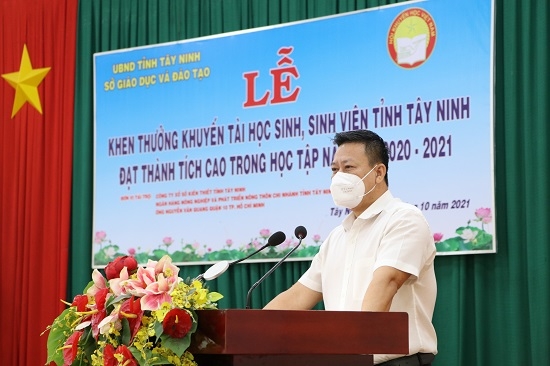 Khen thưởng khuyến tài cho học sinh, sinh viên đạt thành tích cao trong học tập