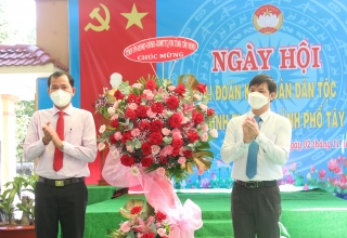 Bí thư Tỉnh ủy dự ngày hội Đại đoàn kết toàn dân tộc phường Ninh Thạnh