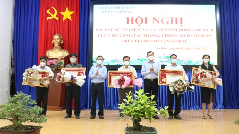 Huyện Gò Dầu tri ân các tổ chức và cá nhân có nhiều đóng góp cho công tác phòng, chống dịch Covid-19