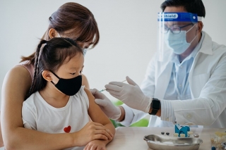 Tiêm vaccine phòng Covid-19 cho trẻ em để bảo vệ cả cộng đồng