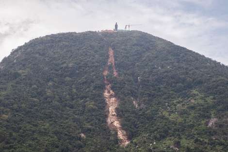 Không phải do sạt lở tự nhiên