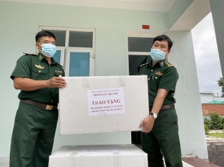 Tặng BĐBP Tây Ninh 2.000 bộ kit test nhanh kháng nguyên Covid-19