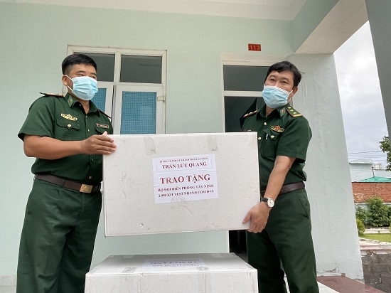 Tặng BĐBP Tây Ninh 2.000 bộ kit test nhanh kháng nguyên Covid-19