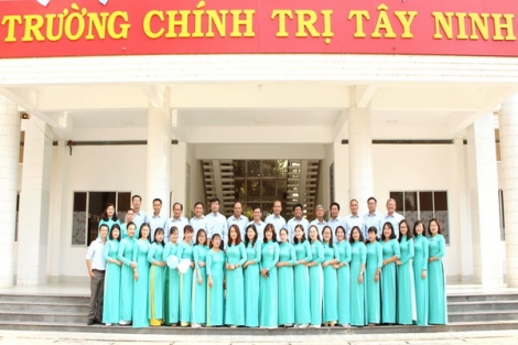 Phát huy truyền thống, phấn đấu xây dựng trường đạt chuẩn