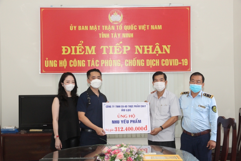 Công ty thực phẩm chay Âu Lạc hỗ trợ quà cho Tây Ninh