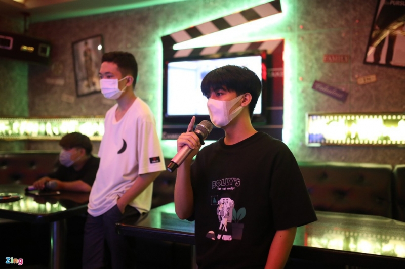 Ngành dịch vụ karaoke, massage có nguy cơ bị xóa sổ khỏi thị trường?