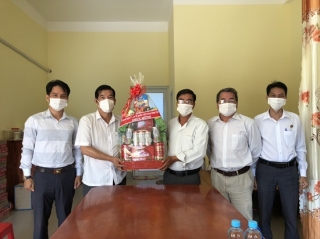 Lãnh đạo Ủy ban MTTQ Việt Nam tỉnh: Thăm chúc mừng lễ Giáng sinh 2021