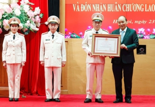 Chủ tịch nước Nguyễn Xuân Phúc trao Huân chương Lao động tặng các cơ quan báo chí Bộ Công an