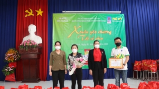 Tặng 200 phần quà tết cho hộ nghèo xã Thanh Phước