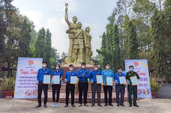 Thị đoàn Trảng Bàng tuyên dương cán bộ, đoàn viên, tình nguyện viên tham gia công tác phòng, chống dịch Covid-19