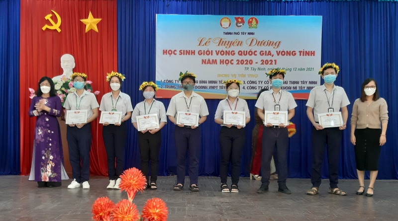 Tuyên dương học sinh giỏi năm học 2020- 2021