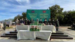 Hỗ trợ kinh phí phòng chống dịch Covid-19 cho lực lượng 3 tỉnh Campuchia