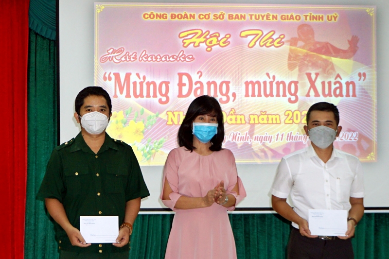 Hội thi hát karaoke “Mừng Đảng, mừng Xuân”