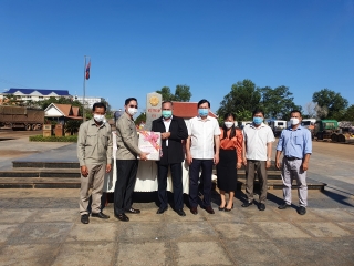 Tặng quà chúc mừng Tết cổ truyền dân tộc Việt Nam Nhâm dần 2022 cho Trung ương và các tỉnh thuộc Vương quốc Campuchia