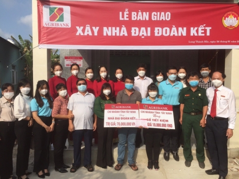 Agribank chi nhánh Tây Ninh: Tặng 2 căn nhà đại đoàn kết cho hộ nghèo