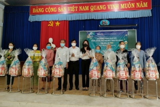 BIDV: tặng 400 phần quà tết cho người nghèo ở Tây Ninh