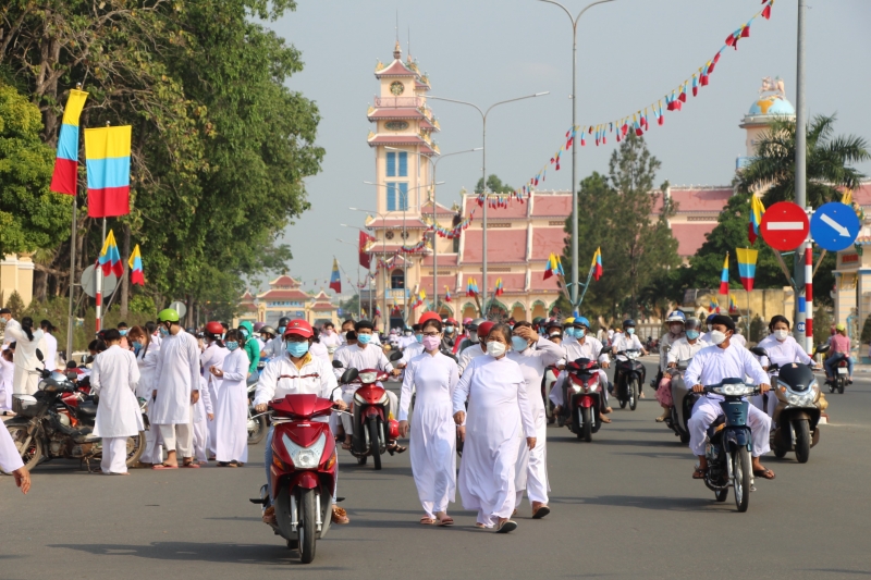 Mùng Một Tết - tín đồ đi lễ cầu an tại Tòa Thánh