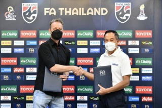 Vô địch AFF Cup, HLV Polking chính thức được tuyển Thái Lan gia hạn