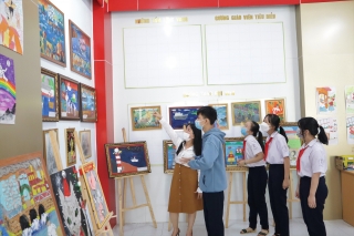 Phòng tranh yêu thương của học sinh Trường THCS Nguyễn Văn Trỗi