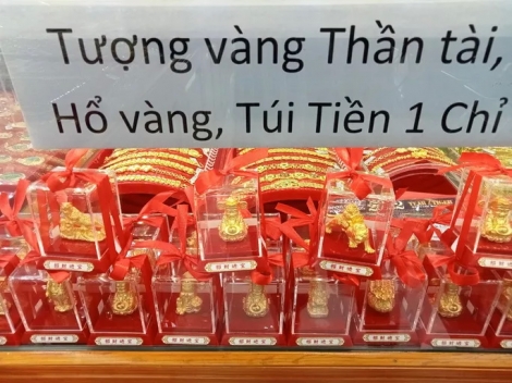 Giá vàng SJC tiếp tục lao dốc sát ngày Thần Tài