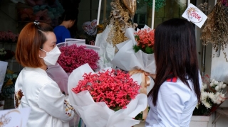 Thị trường hoa Valentine: Hoa tràn ngập vẫn vắng khách mua