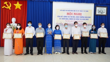 Liên hiệp các Hội Khoa học và Kỹ thuật tỉnh: Tổng kết công tác thi đua, khen thưởng năm 2021 và triển khai nhiệm vụ năm 2022