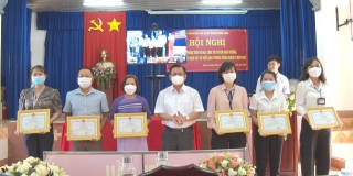 Huyện Dương Minh Châu: Khen thưởng 27 cá nhân đạt thành tích xuất sắc trong phong trào thi đua năm 2021