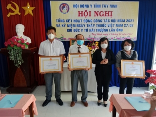 Hội Đông y tỉnh: Tổng kết công tác năm 2021 và họp mặt kỷ niệm ngày Thầy thuốc Việt Nam 27.2