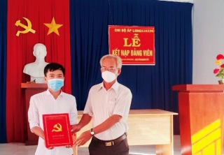 Đảng bộ thị xã Hòa Thành: Chú trọng nâng cao chất lượng kết nạp đảng viên