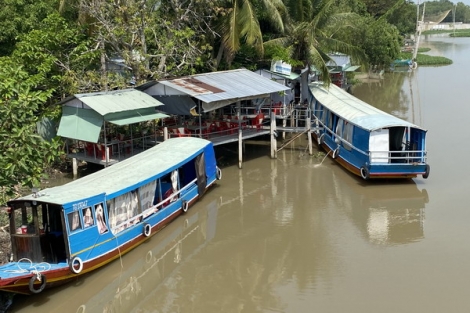 Sở Xây dựng yêu cầu kiểm tra, xử lý các quán ăn xây dựng trái phép trên rạch Tây Ninh