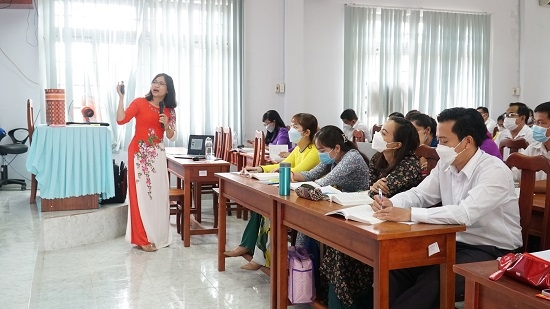 Trường Chính trị Tây Ninh hưởng ứng “Tuần lễ áo dài”