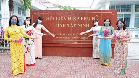 Phụ nữ Tây Ninh duyên dáng trong tà áo dài truyền thống