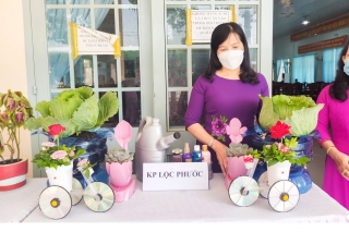 Hội LHPN phường Lộc Hưng tổ chức đập heo đất tiết kiệm và hội thi “Sản phẩm nhựa tái chế”