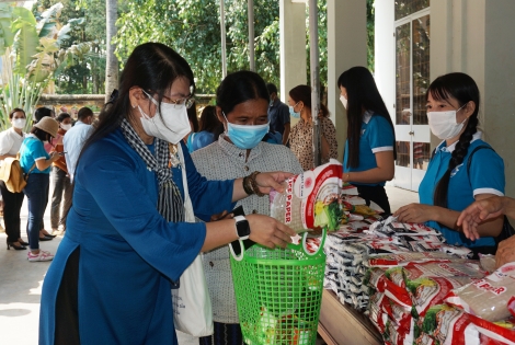 Phụ nữ Tây Ninh chung tay hướng về phụ nữ vùng biên