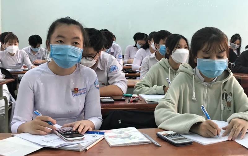 Nữ bí thư chi đoàn vượt khó, học giỏi