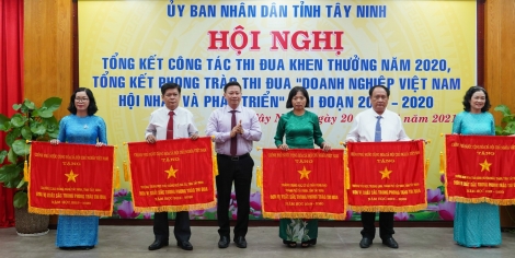 Trường cao đẳng Nghề Tây Ninh: Đơn vị 4 năm liền nhận cờ thi đua của Chính phủ