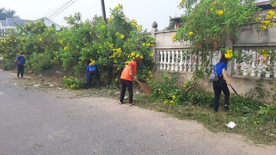 Đoàn Thanh niên phường Ninh Sơn ra quân “Ngày Chủ nhật xanh”