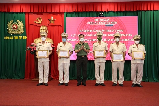 Công an Tây Ninh: Kỷ niệm 25 năm ngày truyền thống lực lượng Cảnh sát ma tuý