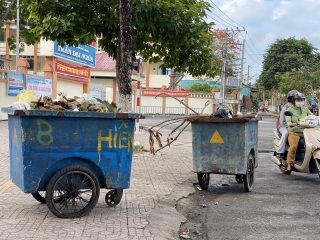 Cần sớm di dời điểm tập kết xe rác trước Trường THPT Trần Đại Nghĩa