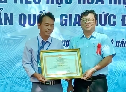 Công nhận Trường tiểu học Hoà Hiệp đạt chuẩn quốc gia mức độ 1