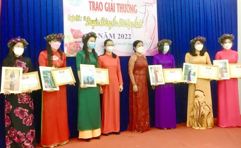 Trao giải cuộc thi “Duyên dáng áo dài qua ảnh” năm 2022