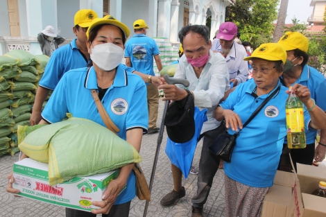 Hội Người mù tỉnh: Trao 120 suất quà cho người khiếm thị