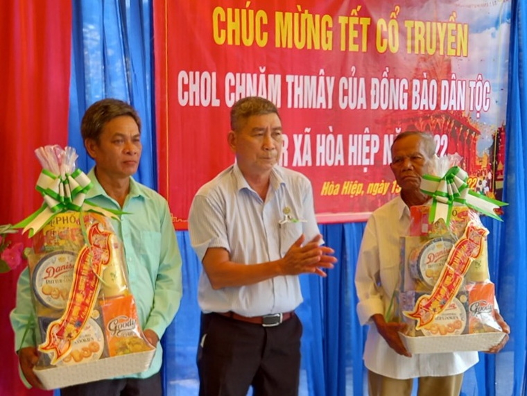 Lãnh đạo huyện Tân Biên: Thăm chúc Tết Chol Chnam Thmay đồng bào Khmer trên địa bàn huyện