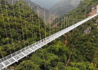 Cận cảnh cầu treo đáy kính dài nhất thế giới ở Việt Nam