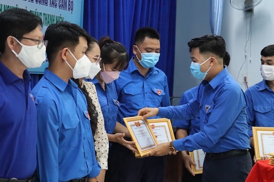 Biểu dương các tập thể, cá nhân đạt thành tích trong phong trào Xuân tình nguyện và Tháng Thanh niên năm 2022