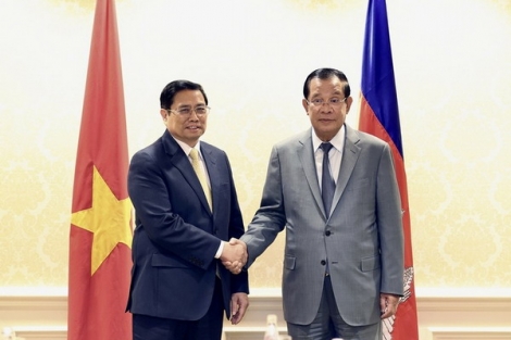 Thủ tướng Phạm Minh Chính gặp Thủ tướng Campuchia Hun Sen